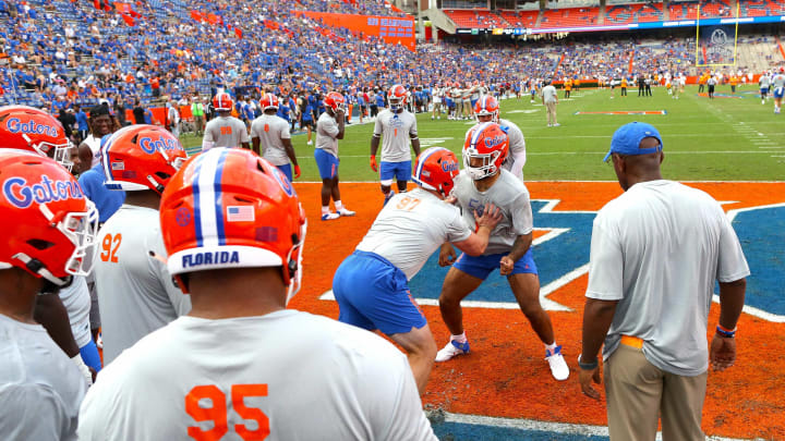 The Florida Gators players warm up before the football game between the Florida Gators and Tennessee Volunteers, at Ben Hill Griffin Stadium in Gainesville, Fla. Sept. 25, 2021.Flgai 092521 Ufvs Tennesseefb 17
