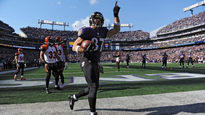 BALTIMORE, MD – NOVEMBER 10: Tight end Dallas Clark #87 of the Baltimore Ravens celebrates after scoring a touchdown against the Cincinnati Bengals in the first quarter at M&T Bank Stadium on November 10, 2013 in Baltimore, Maryland. (Photo by Patrick Smith/Getty Images)