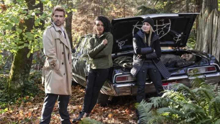Legends of Tomorrow -- "Zari Not Zari" -- Image Number: LGN509b_0500b.jpg -- Pictured (L-R): Matt Ryan as Constantine, Maisie Richardson-Sellers as Charlie and Caity Lotz as Sara Lance/White Canary -- Photo: Michael Courtney/The CW -- © 2020 The CW Network, LLC. All Rights Reserved.