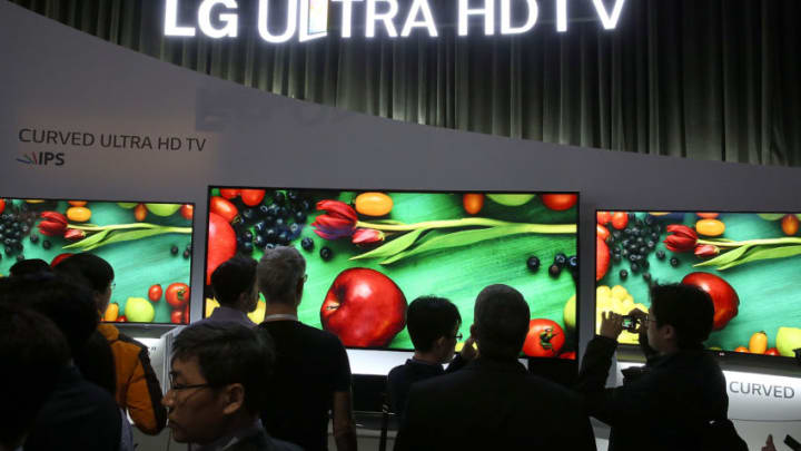 LAS VEGAS, NV – JANUARY 07: Attendees look at a display of curved Ultra HDTV televisions at the LG booth at the 2014 International CES at the Las Vegas Convention Center on January 7, 2014, in Las Vegas, Nevada. CES, the world’s largest annual consumer technology tradeshow, runs through January 10 and is expected to feature 3,200 exhibitors showing off their latest products and services to about 150,000 attendees. (Photo by Justin Sullivan/Getty Images)