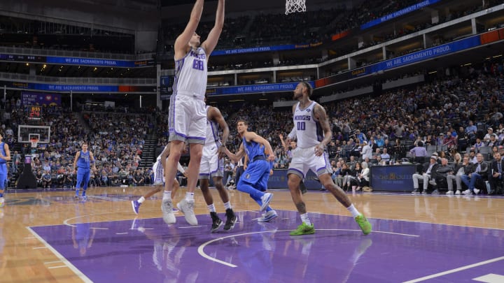 SACRAMENTO, CA – MARCH 21: Nemanja Bjelica #88 of the Sacramento Kings rebounds against the Dallas Mavericks on March 21, 2019 at Golden 1 Center in Sacramento, California. NOTE TO USER: User expressly acknowledges and agrees that, by downloading and or using this photograph, User is consenting to the terms and conditions of the Getty Images Agreement. Mandatory Copyright Notice: Copyright 2019 NBAE (Photo by Rocky Widner/NBAE via Getty Images)