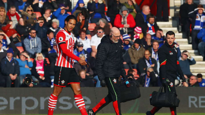 SOUTHAMPTON, ENGLAND - JANUARY 22: An injured Virgil van Dijk of Southampton leaves the ptich during the Premier League match between Southampton and Leicester City at St Mary's Stadium on January 22, 2017 in Southampton, England. (Photo by Michael Steele/Getty Images)