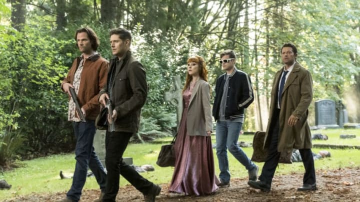 Supernatural -- "The Rupture" -- Image Number: SN1504b_0355b.jpg -- Pictured (L-R): Jared Padalecki as Sam, Jensen Ackles as Dean, Ruth Connell as Rowena, Alexander Calvert as Jack and Misha Collins as Castiel -- Photo: Dean Buscher/The CW -- © 2019 The CW Network, LLC. All Rights Reserved.