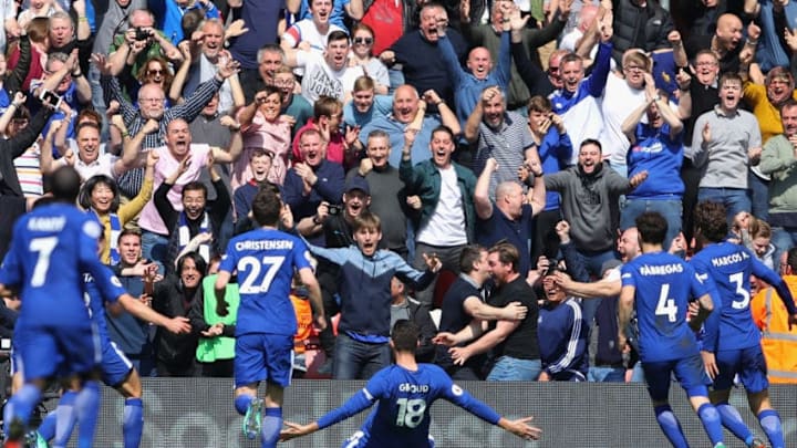 SOUTHAMPTON, ENGLAND - APRIL 14: Olivier Giroud of Chelsea celebrates after scoring his sides third goal during the Premier League match between Southampton and Chelsea at St Mary's Stadium on April 14, 2018 in Southampton, England. (Photo by Warren Little/Getty Images)