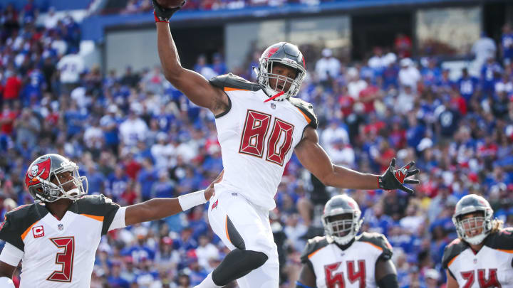 ORCHARD PARK, NY – OCTOBER 22: O.J. Howard #80 of the Tampa Bay Buccaneers celebrates with teammates after scoring a touchdown during the third quarter of an NFL game against the Buffalo Bills on October 22, 2017 at New Era Field in Orchard Park, New York. (Photo by Tom Szczerbowski/Getty Images)