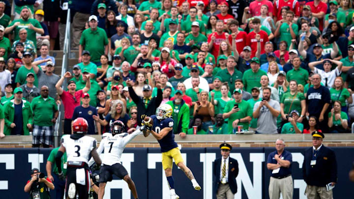 Notre Dame Fighting Irish wide receiver Braden Lenzy (0) catches a touchdown pass as Cincinnati Bearcats cornerback Coby Bryant (7) defends in the second half of the NCAA football game on Saturday, Oct. 2, 2021, at Notre Dame Stadium in South Bend, Ind. Cincinnati Bearcats defeated Notre Dame Fighting Irish 24-13.Cincinnati Bearcats At Notre Dame Fighting Irish 218