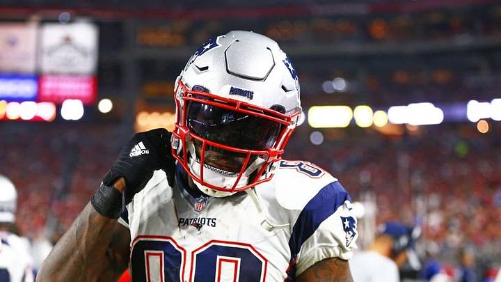 Sep 11, 2016; Glendale, AZ, USA; New England Patriots tight end Martellus Bennett (88) against the Arizona Cardinals at University of Phoenix Stadium. The Patriots defeated the Cardinals 23-21. Mandatory Credit: Mark J. Rebilas-USA TODAY Sports