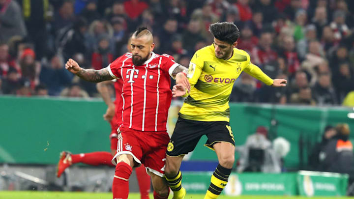 MUNICH, GERMANY - DECEMBER 20: Arturo Vidal of Muenchen and Mahmoud Dahoud of Dortmund battle for the ball during the DFB Cup match between Bayern Muenchen and Borussia Dortmund at Allianz Arena on December 20, 2017 in Munich, Germany. (Photo by TF-Images/TF-Images via Getty Images)