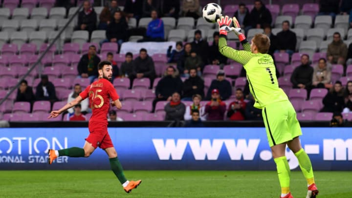 GENEVA, SWITZERLAND - MARCH 26: Bruno Fernandes of Portugal and Jasper Cillessen of Netherlands during the International Friendly match between Portugal v Netherlands at Stade de Geneve on March 26, 2018 in Geneva, Switzerland. (Photo by Harold Cunningham/Getty Images)