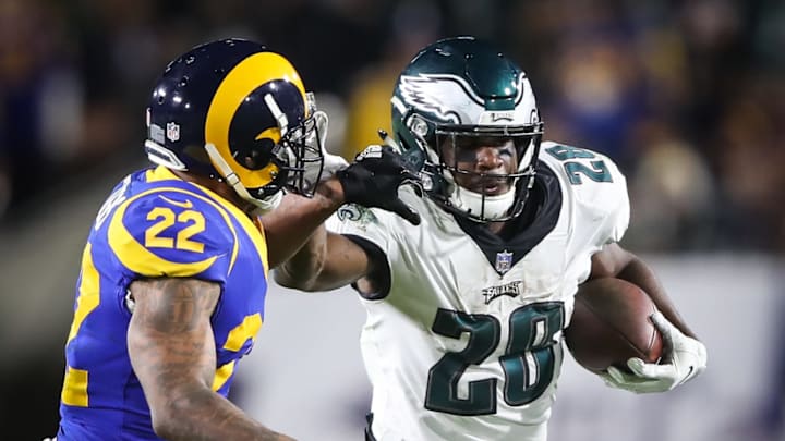 LOS ANGELES, CA – DECEMBER 16: Running back Wendell Smallwood #28 of the Philadelphia Eagles makes a first down run in the third quarter at Los Angeles Memorial Coliseum on December 16, 2018 in Los Angeles, California. (Photo by Sean M. Haffey/Getty Images)