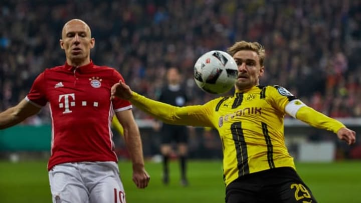MUNICH, GERMANY – APRIL 26: Marcel Schmelzer of Dortmund and Arjen Robben of Bayern Munich battle for the ball. Between FC Bayern Munich and Borussia Dortmund at the Allianz Arena on April 26, 2017, in Munich, Germany. (Photo by TF-Images/Getty Images)