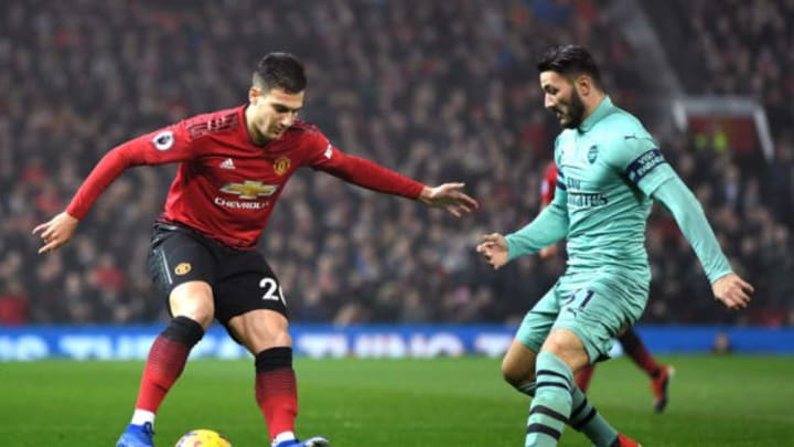 MANCHESTER, ENGLAND – DECEMBER 05: Diogo Dalot of Manchester United runs with the ball under pressure from Sead Kolasinac of Arsenal during the Premier League match between Manchester United and Arsenal FC at Old Trafford on December 5, 2018 in Manchester, United Kingdom. (Photo by Michael Regan/Getty Images)