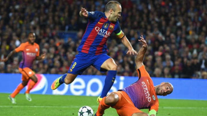 BARCELONA, SPAIN – OCTOBER 19: Andres Iniesta of Barcelona avoids the tackle of Pablo Zabaleta of Manchester City during the UEFA Champions League group C match between FC Barcelona and Manchester City FC at Camp Nou on October 19, 2016 in Barcelona, Spain. (Photo by David Ramos/Getty Images)