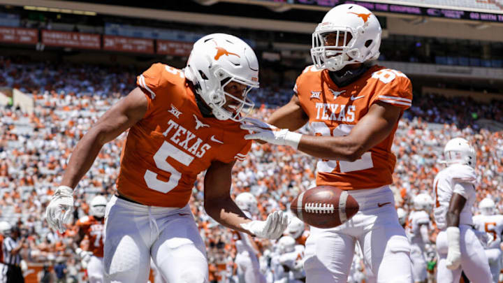 Bijan Robinson, Texas Football (Photo by Tim Warner/Getty Images)