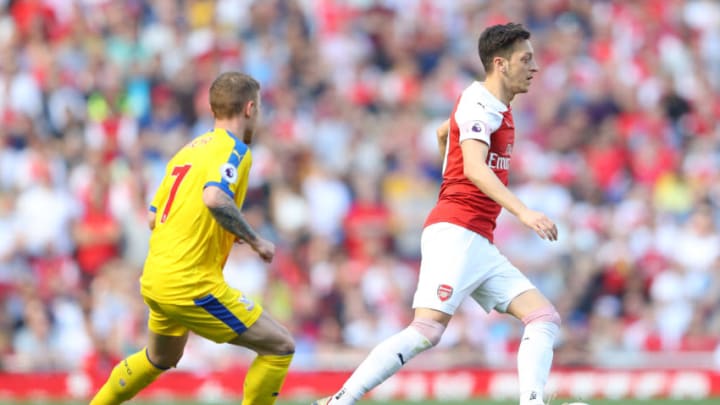 LONDON, ENGLAND - APRIL 21: Mesut Ozil of Arsenal is watched by Max Meyer of Crystal Palace during the Premier League match between Arsenal FC and Crystal Palace at Emirates Stadium on April 21, 2019 in London, United Kingdom. (Photo by Warren Little/Getty Images)