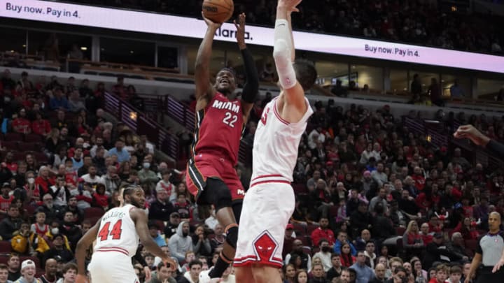 Miami Heat forward Jimmy Butler (22) shoots over Chicago Bulls center Nikola Vucevic (9)( David Banks-USA TODAY Sports)