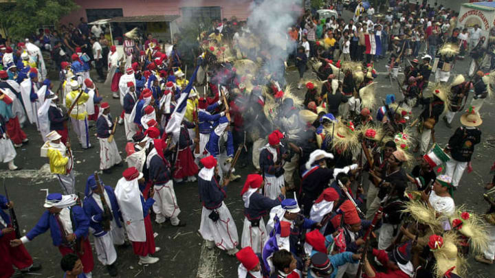 Actors stage the Battle of Puebla on Cinco de Mayo.