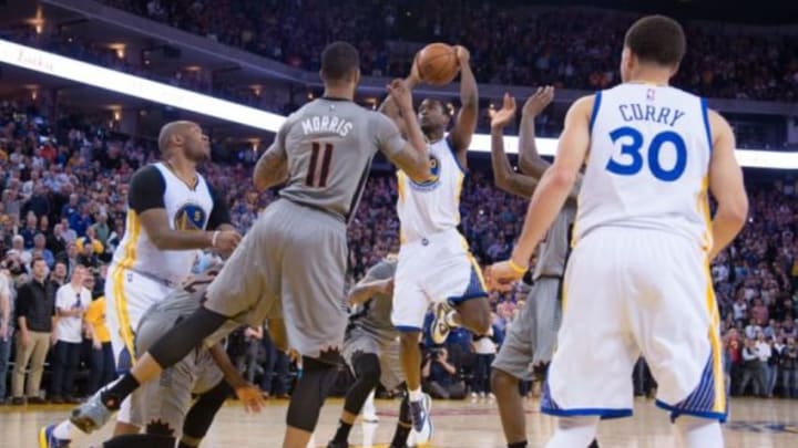 April 2, 2015; Oakland, CA, USA; Golden State Warriors forward Harrison Barnes (40) shoots the game-winning basket during the fourth quarter against the Phoenix Suns at Oracle Arena. The Warriors defeated the Suns 107-106. Mandatory Credit: Kyle Terada-USA TODAY Sports
