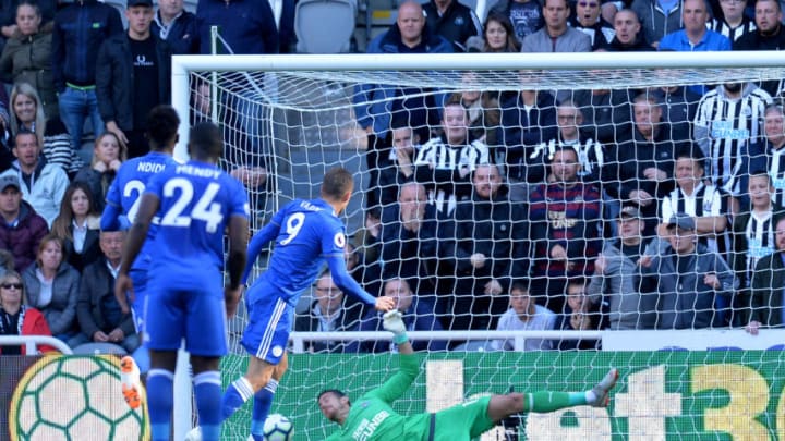 NEWCASTLE UPON TYNE, ENGLAND - SEPTEMBER 29: Jamie Vardy of Leicester City scores the opening goal from a penalty during the Premier League match between Newcastle United and Leicester City at St. James Park on September 29, 2018 in Newcastle upon Tyne, United Kingdom. (Photo by Mark Runnacles/Getty Images)