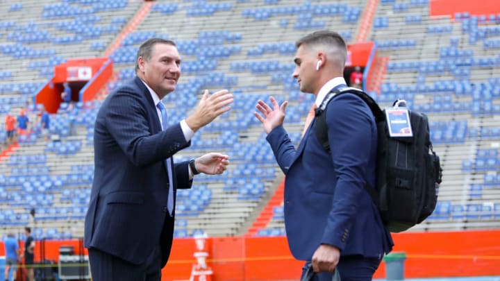 Florida Gators head coach Dan Mullen greets the team as they enter the stadium during Gator Walk before the football game between the Florida Gators and Tennessee Volunteers, at Ben Hill Griffin Stadium in Gainesville, Fla. Sept. 25, 2021.Flgai 092521 Ufvs Tennesseefb 12