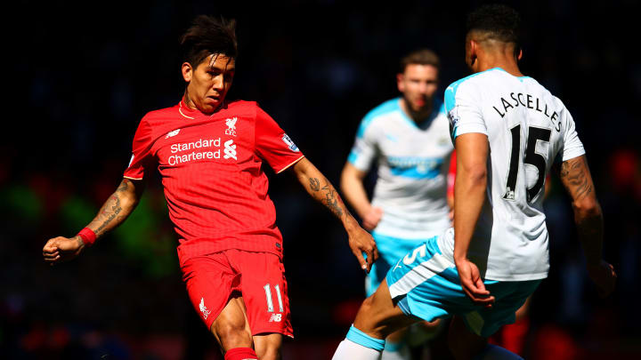 LIVERPOOL, ENGLAND – APRIL 23: Roberto Firmino of Liverpool nutmegs Jamaal Lascelles of Newcastle United during the Barclays Premier League match between Liverpool and Newcastle United at Anfield on April 23, 2016 in Liverpool, United Kingdom. (Photo by Clive Brunskill/Getty Images)