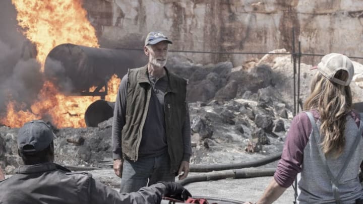 Daryl "Chill" Mitchell as Wendell, Matt Frewer as Logan, Mo Collins as Sarah - Fear the Walking Dead _ Season 5, Episode 13 - Photo Credit: Van Redin/AMC