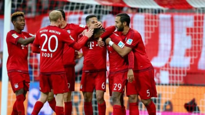 MUNICH, GERMANY - MARCH 12: Players of Muenchen celebrate the 5th team goal during the Bundesliga match between FC Bayern Muenchen and SV Werder Bremen at Allianz Arena on March 12, 2016 in Munich, Germany. (Photo by A. Hassenstein/Getty Images for FC Bayern)