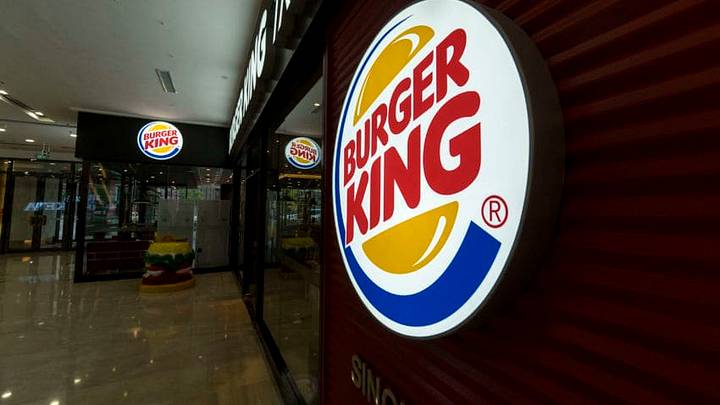 DANDONG, LIAONING PROVINCE, CHINA - 2016/10/13: The logo of Burger King is seen outside a restaurant in Wanda Plaza. Burger King is seeing particularly strong results in China, where it has about 500 restaurants. (Photo by Zhang Peng/LightRocket via Getty Images) DANDONG, LIAONING PROVINCE, CHINA - 2016/10/13: The logo of Burger King is seen outside a restaurant in Wanda Plaza. Burger King is seeing particularly strong results in China, where it has about 500 restaurants. (Photo by Zhang Peng/LightRocket via Getty Images)