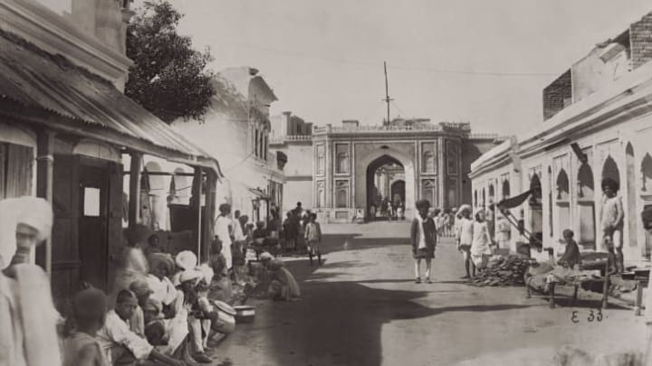 Taken in 1875, this photo shows a street leading to the City Palace in Jaipur.