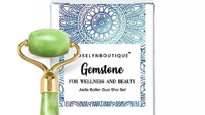 Discover RoselynBoutique's jade Gua Sha and face roller set on Amazon.