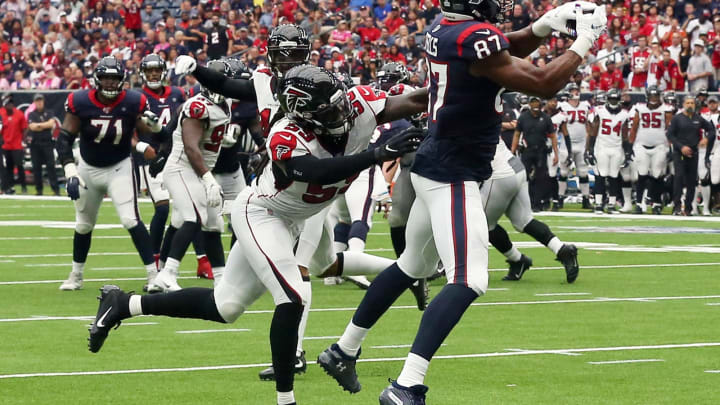 HOUSTON, TEXAS – OCTOBER 06: Darren Fells #87 of the Houston Texans scores on a eight yard pass from Deshaun Watson #4 as De’Vondre Campbell #59 of the Atlanta Falcons is unable to make a tackle during the third quarter at NRG Stadium on October 06, 2019 in Houston, Texas. (Photo by Bob Levey/Getty Images)