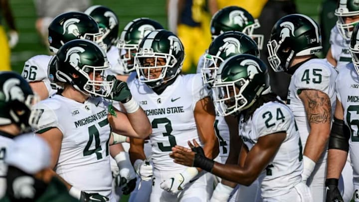 Michigan StateÕs Xavier Henderson, center, and the Spartans get prepared before the game against MichiganÊon Saturday, Oct. 31, 2020, at Michigan Stadium in Ann Arbor.201031 Msu Um 012a