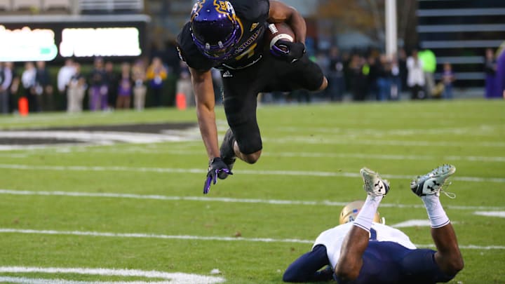 Nov 19, 2016; Greenville, NC, USA; East Carolina Pirates wide receiver Zay Jones (7) makes a second quarter catch against the Navy Midshipmen at Dowdy-Ficklen Stadium. Mandatory Credit: James Guillory-USA TODAY Sports