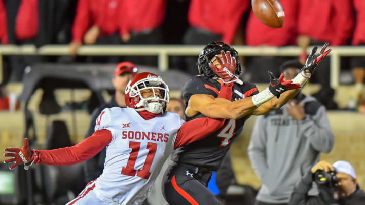 LUBBOCK, TX - NOVEMBER 03: Antoine Wesley #4 of the Texas Tech Red Raiders will make a finger tip catch against Parnell Motley #11 of the Oklahoma Sooners during the game on November 3, 2018 at Jones AT&T Stadium in Lubbock, Texas. Oklahoma defeated Texas Tech 51-46. (Photo by John Weast/Getty Images)