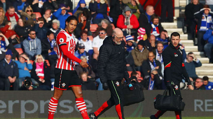 SOUTHAMPTON, ENGLAND - JANUARY 22: An injured Virgil van Dijk of Southampton leaves the ptich during the Premier League match between Southampton and Leicester City at St Mary's Stadium on January 22, 2017 in Southampton, England. (Photo by Michael Steele/Getty Images)