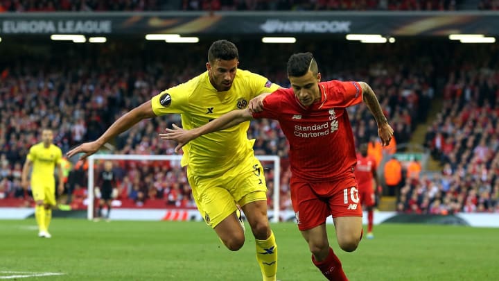 LIVERPOOL, ENGLAND – MAY 05: Philippe Coutinho of Liverpool battles with Mateo Musacchio of Villarreal during the UEFA Europa League Semi Final second leg match between Liverpool and Villarreal CF at Anfield on May 05, 2016 in Liverpool, England. (Photo by Jan Kruger – UEFA/UEFA via Getty Images)