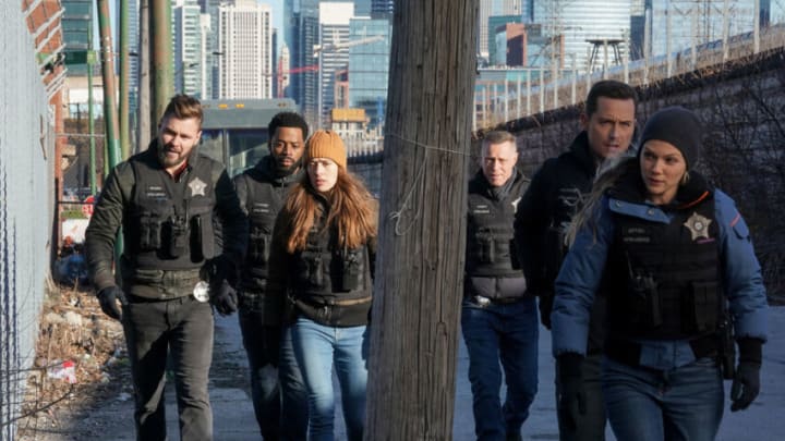 CHICAGO P.D. -- "Lies" Episode 911 -- Pictured: (l-r) Patrick John Flueger as Adam Ruzek, LaRoyce Hawkins as Kevin Atwater, Marina Squerciati as Kim Burgess, Jason Beghe as Hank Voight, Jesse Lee Soffer as Jay Halstead, Tracy Spiridakos as Hailey -- (Photo by: Lori Allen/NBC)