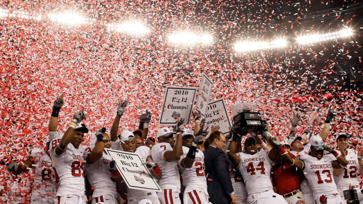 ARLINGTON, TX – DECEMBER 04, 2010: The Oklahoma Sooners celebrate a 23-20 win against the Nebraska Cornhuskers during the Big 12 Championship at Cowboys Stadium on December 4, 2010 in Arlington, Texas. (Photo by Ronald Martinez/Getty Images)