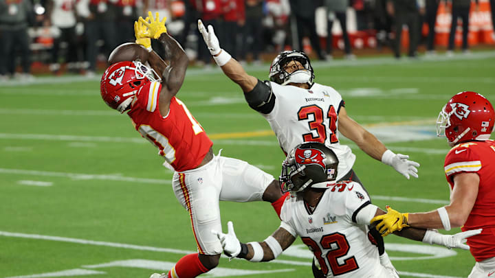 TAMPA, FLORIDA – FEBRUARY 07: Tyreek Hill #10 of the Kansas City Chiefs is unable to make a reception during the first quarter against the Tampa Bay Buccaneers in Super Bowl LV at Raymond James Stadium on February 07, 2021 in Tampa, Florida. (Photo by Patrick Smith/Getty Images)