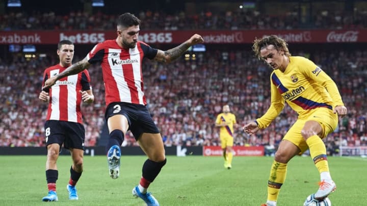 BILBAO, SPAIN - AUGUST 16: Antoine Griezmann of FC Barcelona (R) being followed by Unai Nunez of Athletic Club (L) during the Liga match between Athletic Club and FC Barcelona at San Mames Stadium on August 16, 2019 in Bilbao, Spain. (Photo by Juan Manuel Serrano Arce/Getty Images)