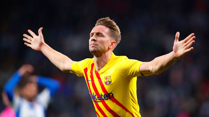 Luuk De Jong celebrates scoring his teams second goal during the LaLiga match between RCD Espanyol and FC Barcelona at RCDE Stadium on February 13, 2022 in Barcelona, Spain. (Photo by Eric Alonso/Getty Images)