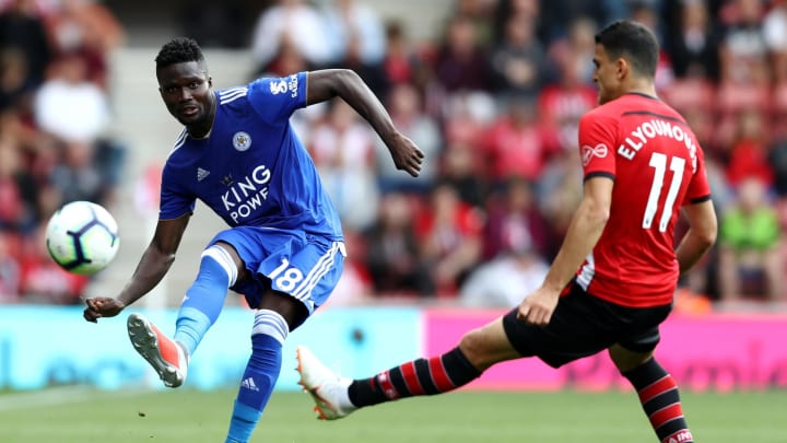 SOUTHAMPTON, ENGLAND – AUGUST 25: Daniel Amartey of Leicester City kicks the ball past Mohamed Elyounoussi of Southampton during the Premier League match between Southampton FC and Leicester City at St Mary’s Stadium on August 25, 2018 in Southampton, United Kingdom. (Photo by Bryn Lennon/Getty Images)