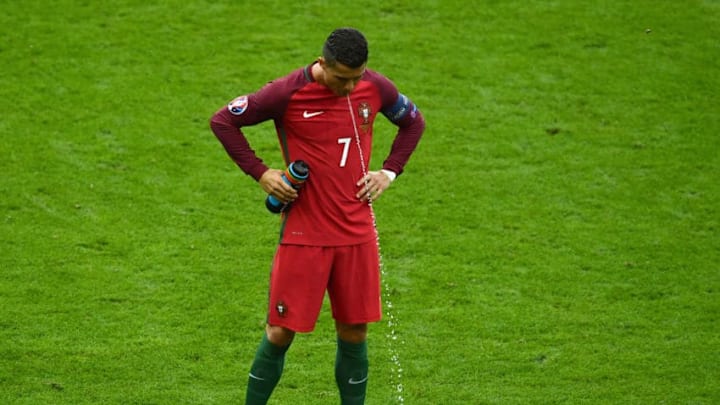 PARIS, FRANCE - JULY 10: Cristiano Ronaldo of Portugal drinks water prior to the UEFA EURO 2016 Final match between Portugal and France at Stade de France on July 10, 2016 in Paris, France. (Photo by Dan Mullan/Getty Images)