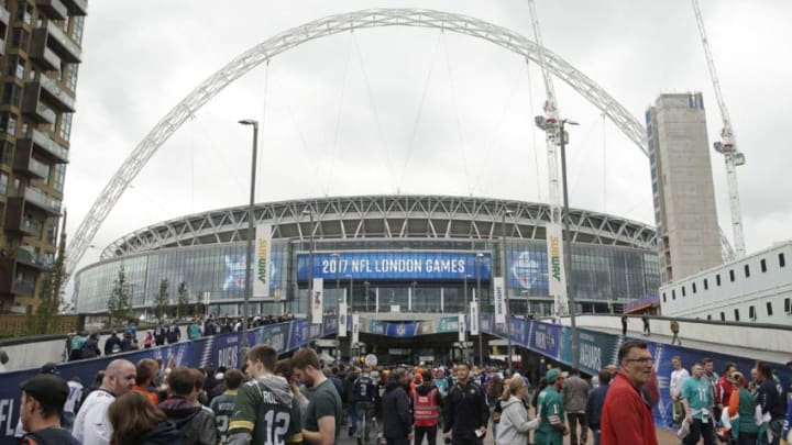 LONDON, ENGLAND - OCTOBER 01: Fans arrive at the stadium prior to kickoff the NFL game between the Miami Dolphins and the New Orleans Saints at Wembley Stadium on October 1, 2017 in London, England. (Photo by Henry Browne/Getty Images)