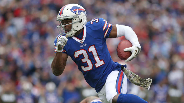 ORCHARD PARK, NY – NOVEMBER 17: Jairus Byrd #31 of the Buffalo Bills runs with the ball during NFL game action against the New York Jets at Ralph Wilson Stadium on November 17, 2013 in Orchard Park, New York. (Photo by Tom Szczerbowski/Getty Images)