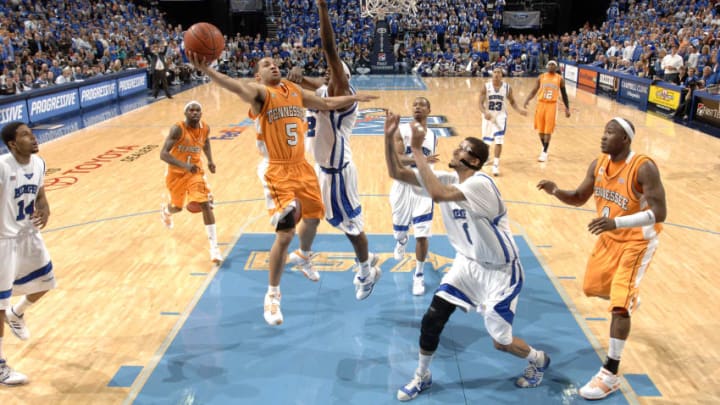 MEMPHIS, TN - FEBRUARY 23: Chris Lofton #5 of the Tennessee Volunteers shoots a layup around Robert Dozier #2 of the Memphis Tigers at FedExForum on February 23, 2008 in Memphis, Tennessee. Volunteers beat the Tigers 66-62. (Photo by Joe Murphy/Getty Images)