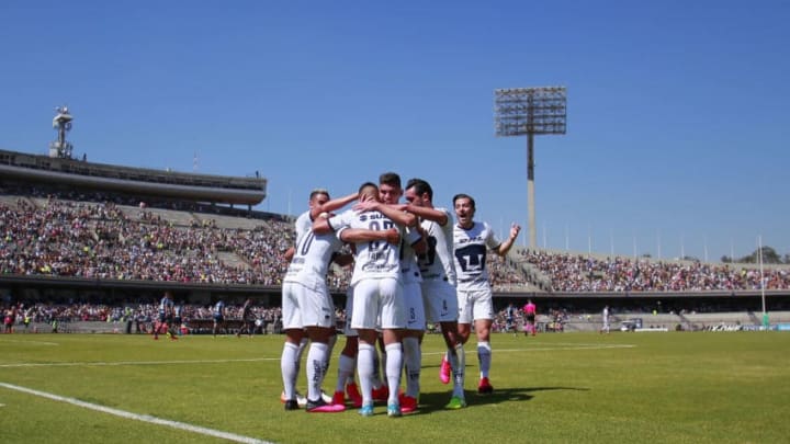 MEXICO CITY, MEXICO - FEBRUARY 09: Favio Alvarez of Pumas celebrates with teammates after scoring the first goal of his team during the 5th round match between Pumas UNAM and Atletico San Luis as part of the Torneo Clausura 2020 Liga MX at Olimpico Universitario Stadium on February 9, 2020 in Mexico City, Mexico. (Photo by Mauricio Salas/Jam Media/Getty Images)