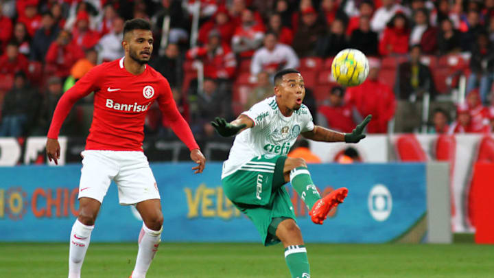 PORTO ALEGRE, BRAZIL - JULY 17: Fernando Bob of Internacional battles for the ball against Gabriel Jesus of Palmeiras during the match between Internacional and Palmeiras as part of Brasileirao Series A 2016, at Estadio Beira-Rio on July 17, 2016, in Porto Alegre, Brazil. (Photo by Lucas Uebel/Getty Images)