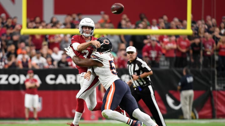 GLENDALE, AZ – SEPTEMBER 23: Quarterback Josh Rosen #3 of the Arizona Cardinals throws the football in front of linebacker Khalil Mack #52 of the Chicago Bears at State Farm Stadium on September 23, 2018 in Glendale, Arizona. The Chicago Bears won 16-14. (Photo by Jennifer Stewart/Getty Images)