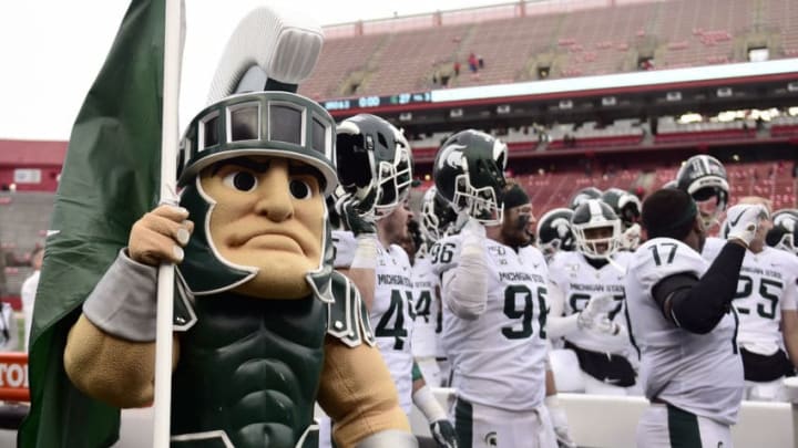 Michigan State football sings alma mater (Photo by Emilee Chinn/Getty Images)